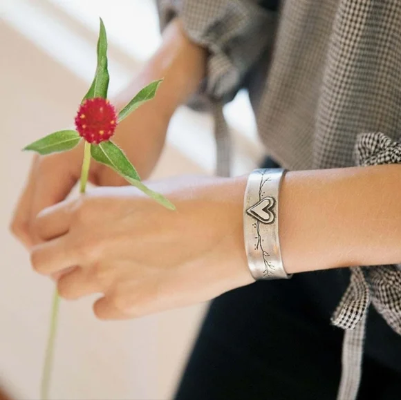 💛 Limited Time Sale💛Lisa Leonard Silver Heart Cuff Bracelet - Picture 3 of 6